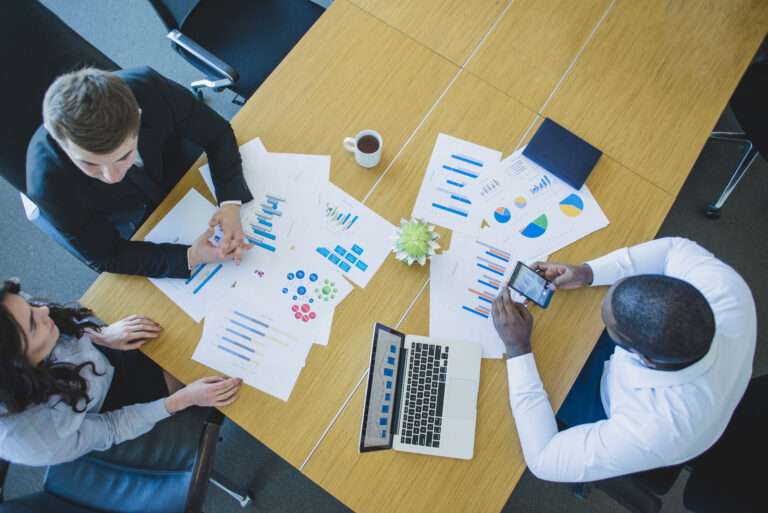 Reorganización Empresarial en Colombia: Eficiencia, Protección y Crecimiento Sostenible